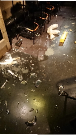 地震の店内被害の画像、フロア